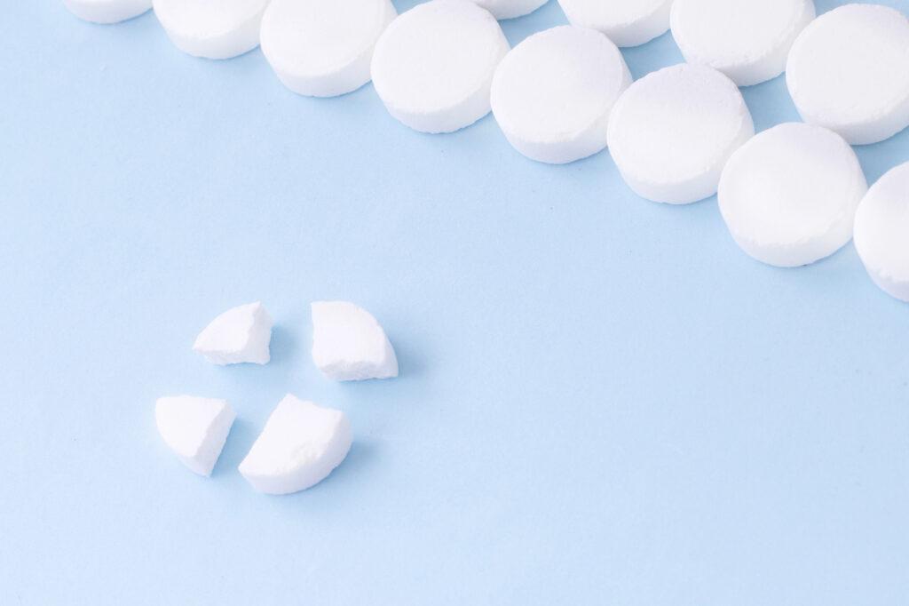 a pill nicely cut into four individual quarters